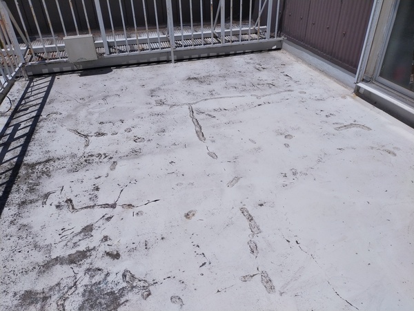 木更津市にて雨漏りによるベランダ防水塗装 施工前2